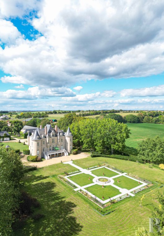 A 19th-century Renaissance-inspired chateau set in 11 hectares of grounds to the east of Le Mans in the Sarthe department - photo  n°7